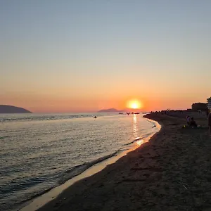 Modern And Cozy 150 Meters From The Beach, 750 Meters From Lungo Mare Appartamento